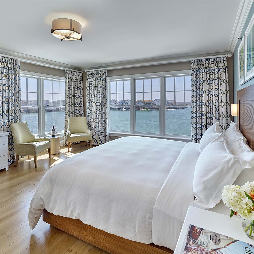 Suite with a view of the town